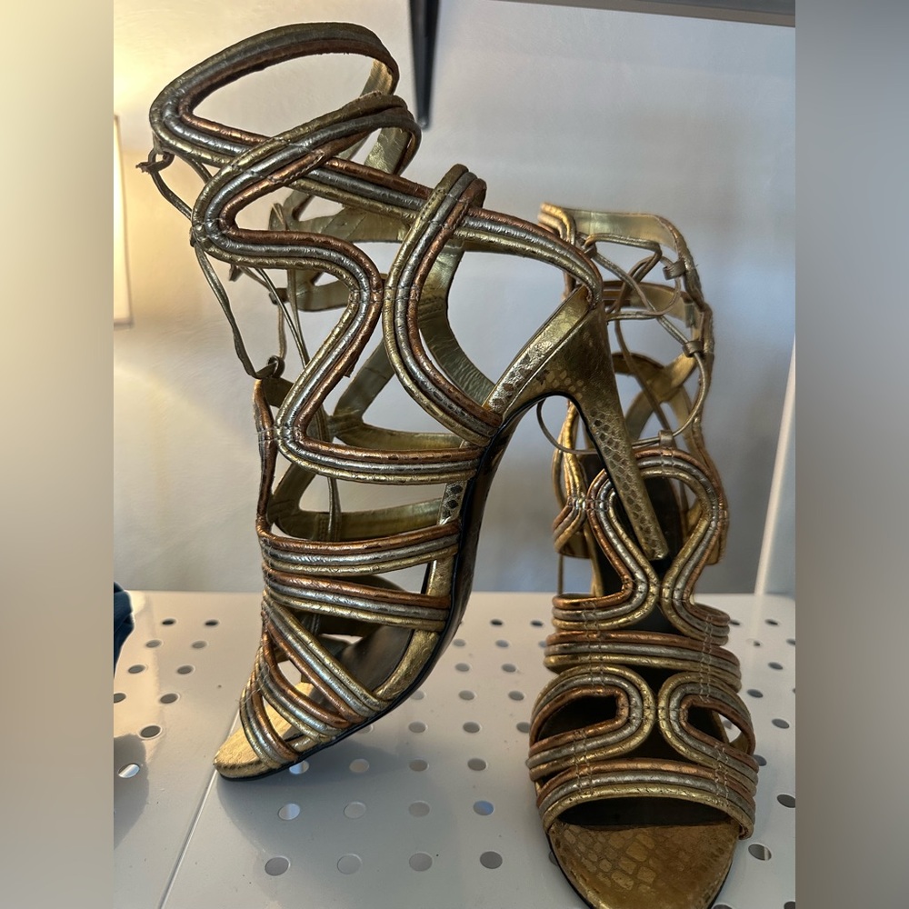 Elegant Gold Strappy Women's Heels
Size. 8.5
